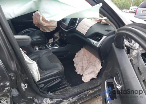 2018 Jeep Cherokee Latitude Plus 4X4 z USA, uszkodzony, nr VIN 1C4PJMLB8JD502555